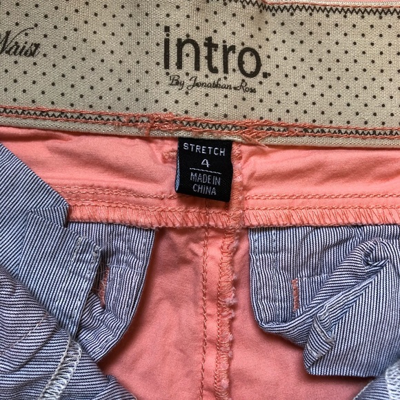 Jonathan Ross Capri Pants - Picture 2 of 4